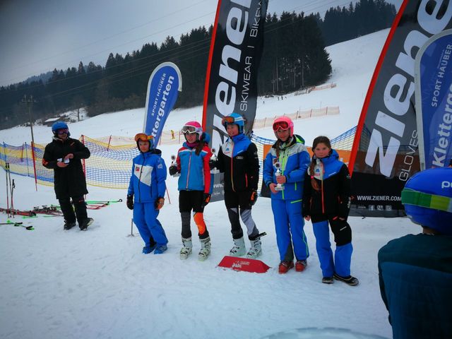 Siegerehrung U12 w Riesenslalom