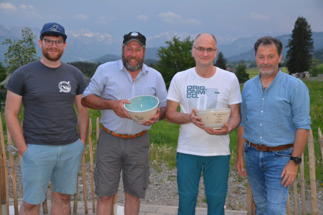 Beide (Alt-)Vorstände jeweils mit ihren Nachfolgern